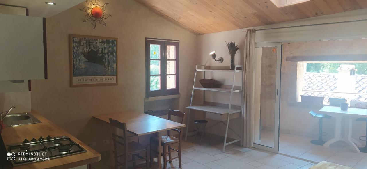 Les Studios De St Guilhem Saint-Guilhem-le-Desert Exterior foto