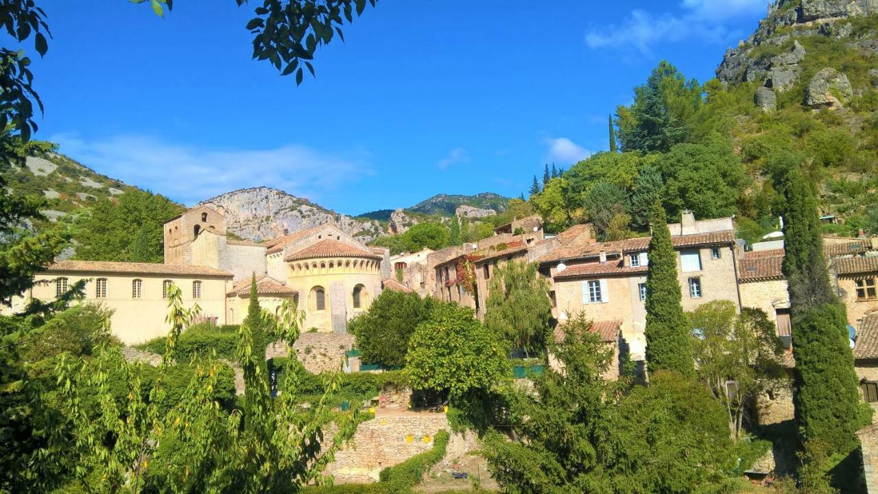 Les Studios De St Guilhem Saint-Guilhem-le-Desert Exterior foto