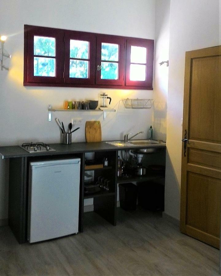 Les Studios De St Guilhem Saint-Guilhem-le-Desert Exterior foto